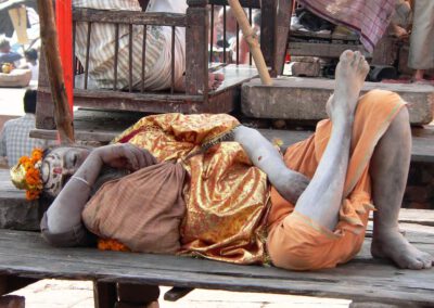 Zentral-Indien 2009, Varanasi, schlafender Sadhu