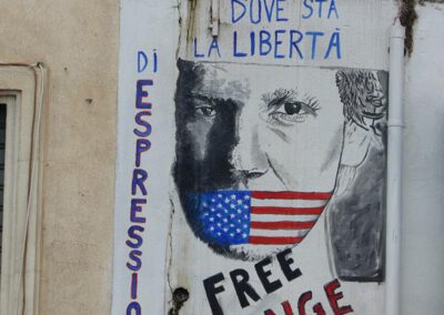 Sardinien 2023: Orgosolo, Wandmalerei Free Assange