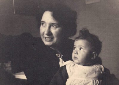 Julia Prosel mit Enkelkind Doris