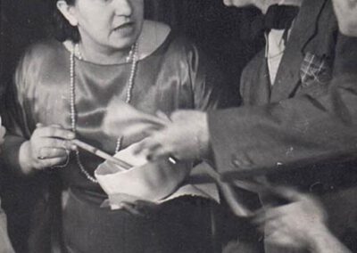 Julia Prosel mit Fred Kurt im Simpl, 1935